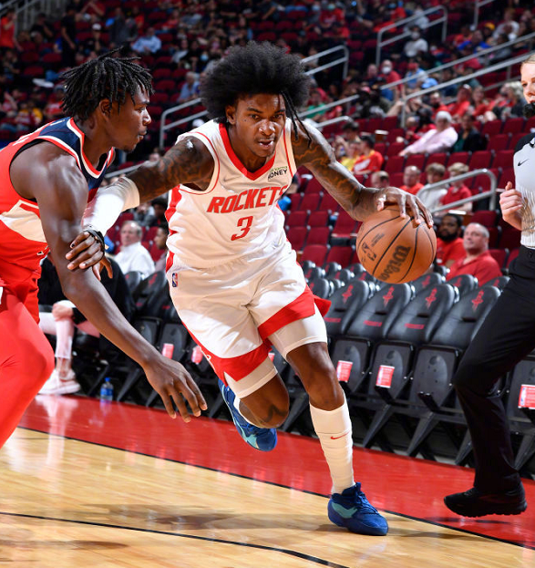 瓦伦西亚训练开放日，转会期手感冰凉引欢呼，CBA常规赛在即，更衣室氛围转暖的简单介绍