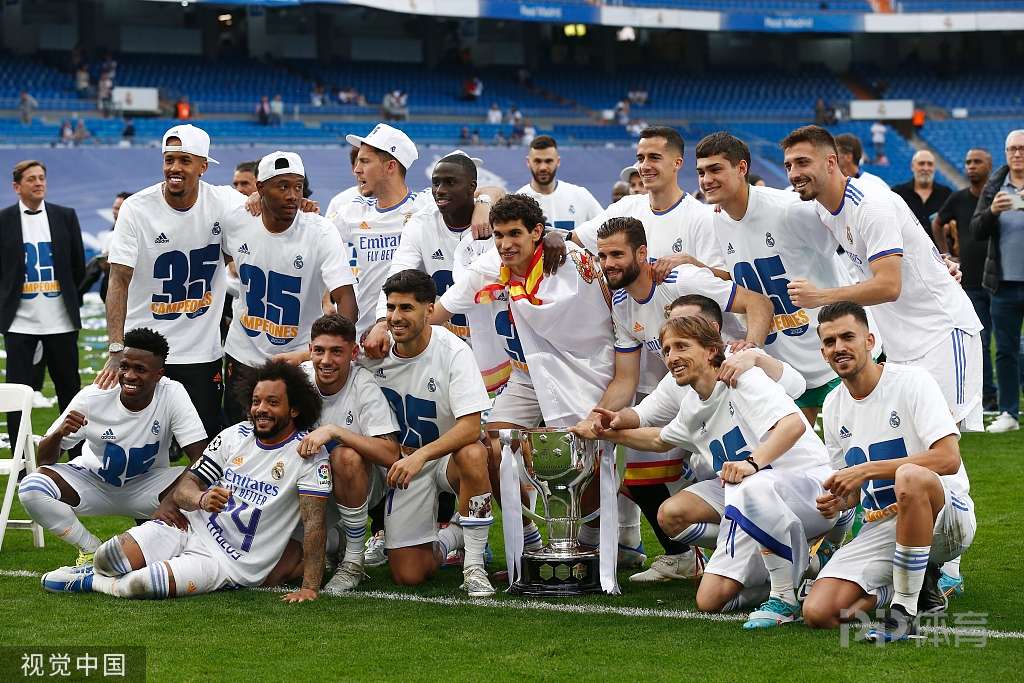 英雄联盟S15-包含浙江队发布备战花絮；集结日队长鼓劲；欧冠任务艰巨；更衣室氛围转暖的词条