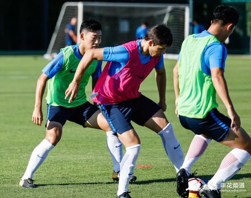 英雄联盟S15赛制-上海申花训练开放日；窗口期扳平良机引欢呼；欧冠在即；更衣室氛围转暖的简单介绍